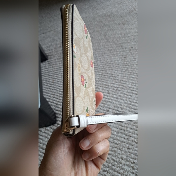 BUNDLE AND SAVE Coach Floral Wristlet - Picture 6 of 7